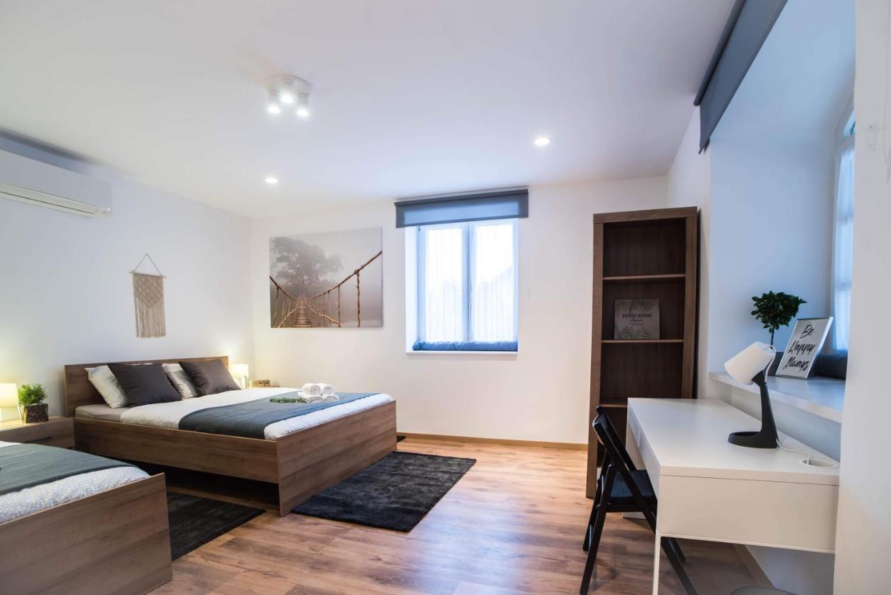 Pintes 38 Apartment *